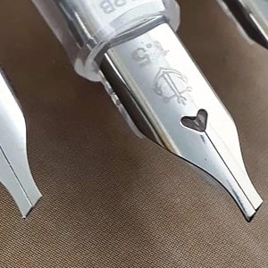 اقلام الخط الصناعية اقلام الخط الصناعية